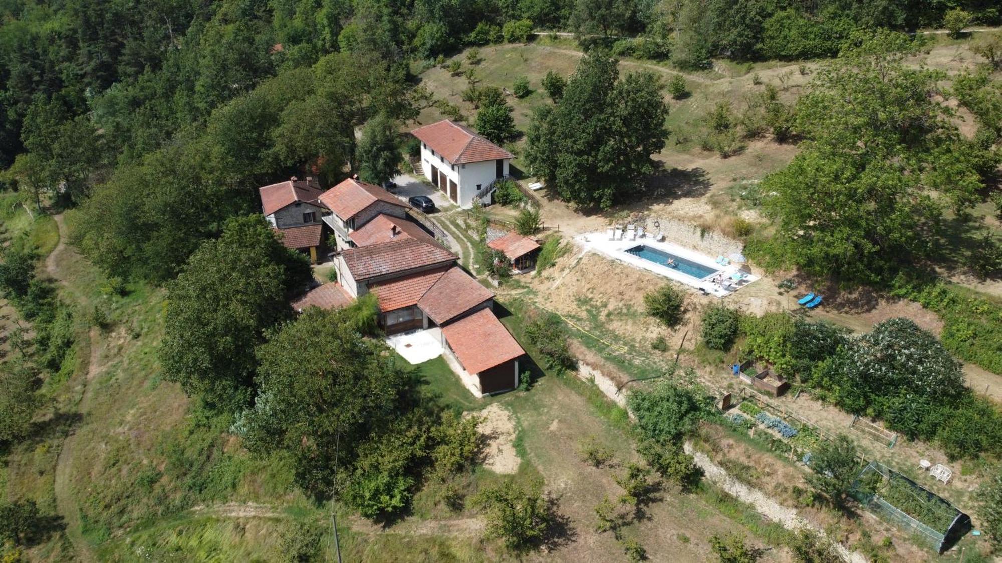 Agriturismo La Collina degli Scoiattoli Cravanzana Esterno foto